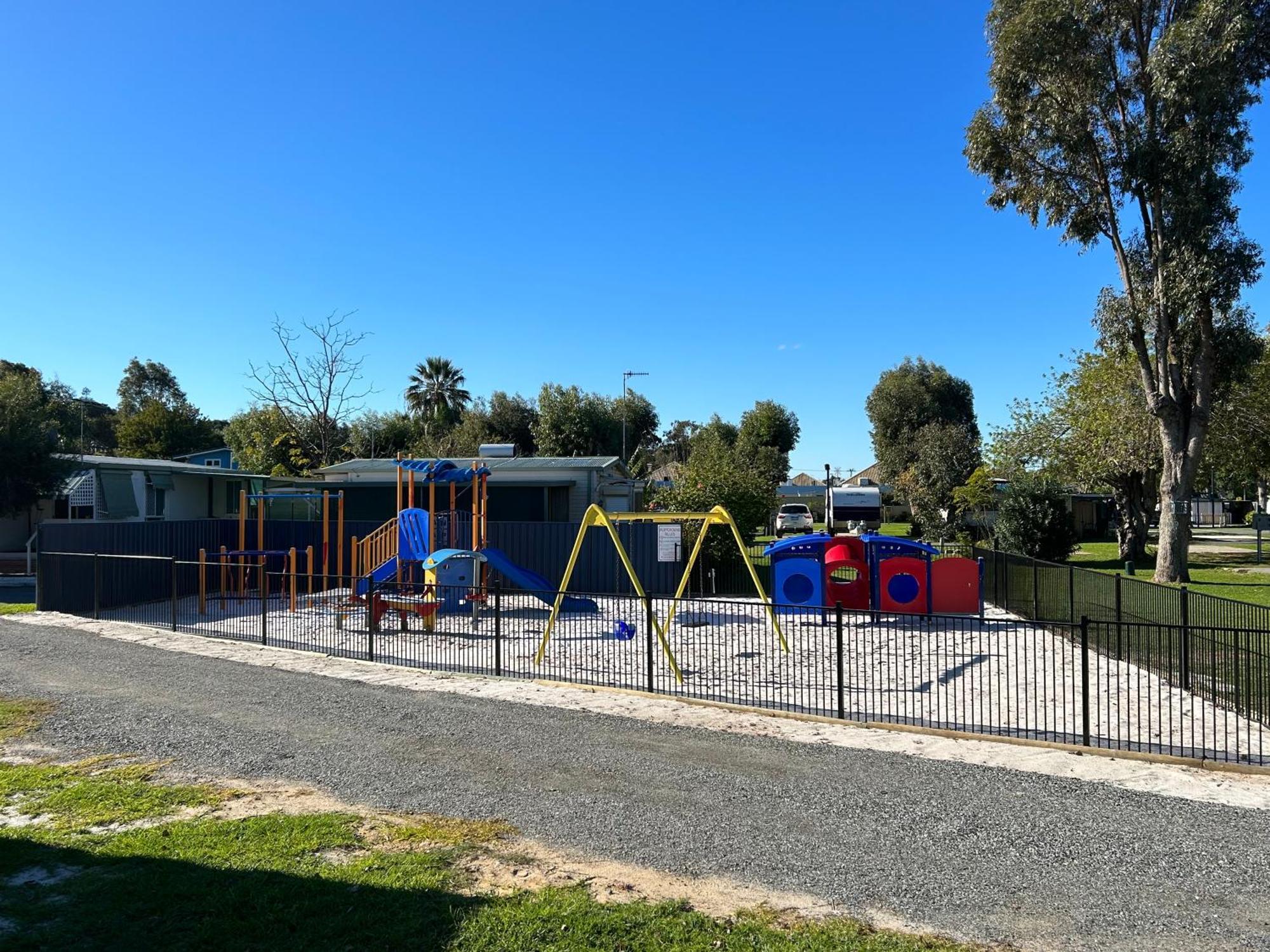 Mandurah Coastal Holiday Park Экстерьер фото